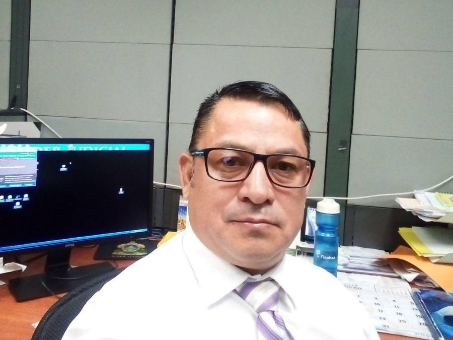 Julio Muñoz, secretario de la CSJ hallado muerto dentro de su carro en Comayagüela