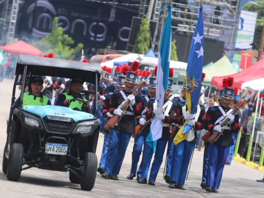 Coloridas carrozas deslumbran en el vibrante Carnaval de Tegucigalpa 2024