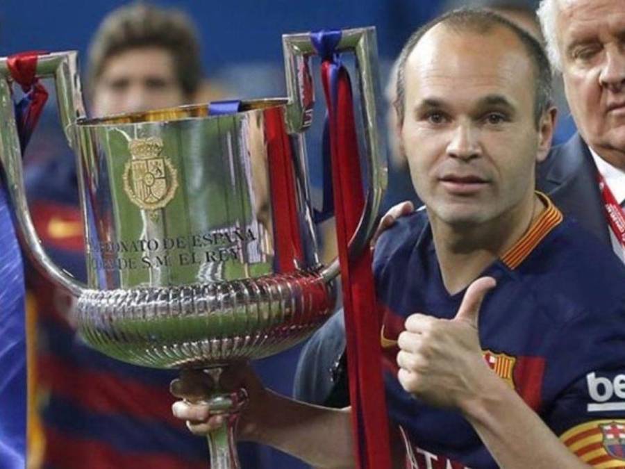 Iniesta, Kroos y otros más: los futbolistas que se retiraron en 2024