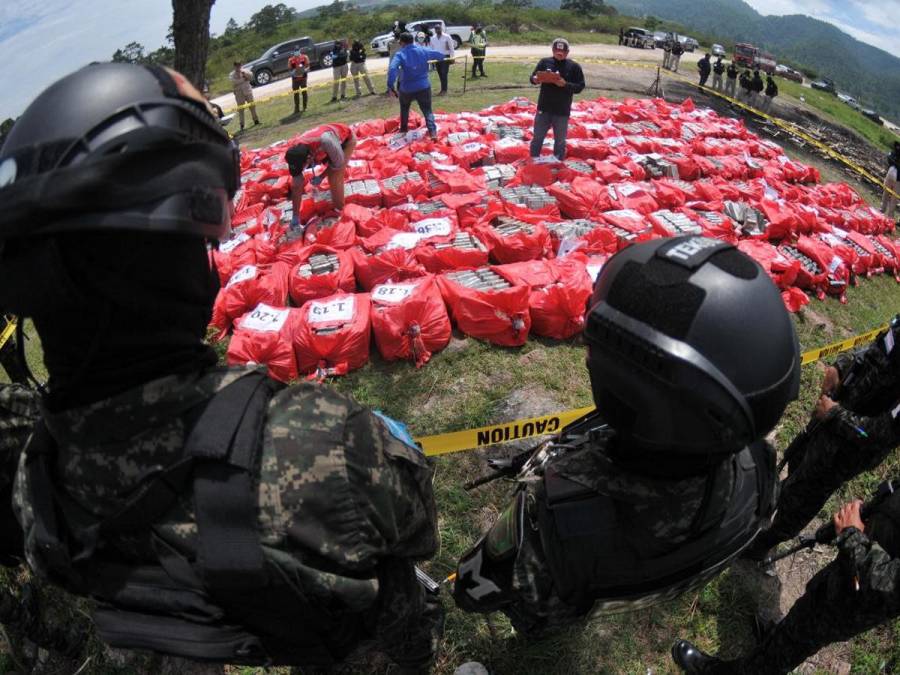 Incineran 3,993 kilos de coca decomisada a colombianos en el Caribe