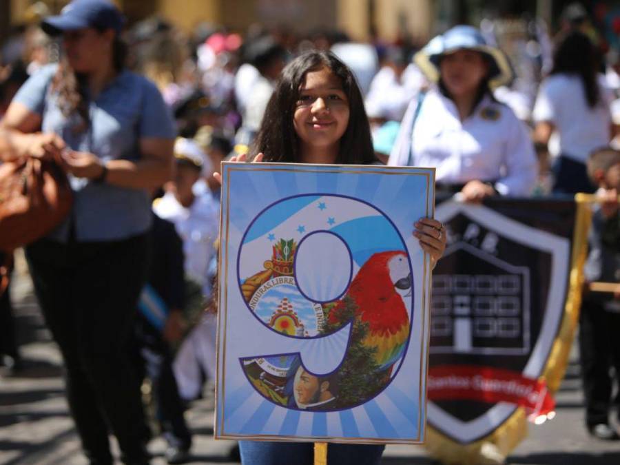 Con música y baile, alumnos de prebásica ponen ambiente en las calles de Comayagüela