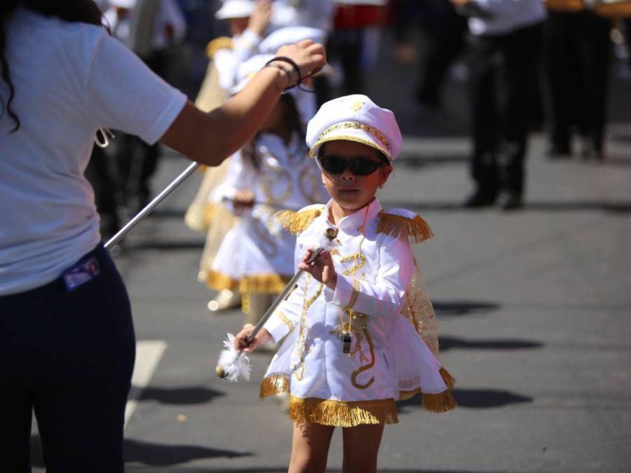 Con música y baile, alumnos de prebásica ponen ambiente en las calles de Comayagüela