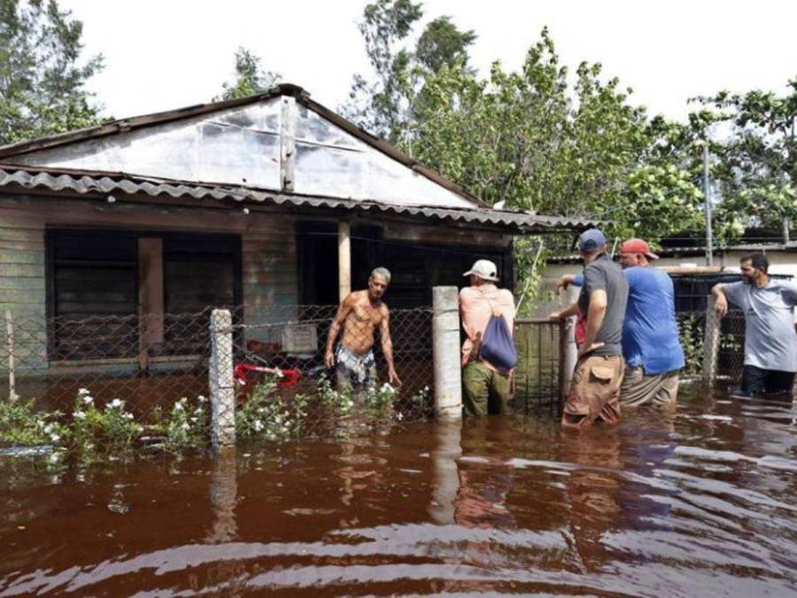 Cuatro muertos y familias sin viviendas: daños provocados por el huracán Helene