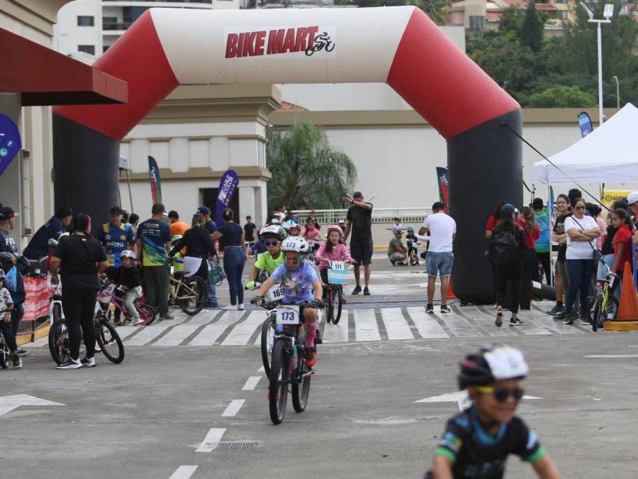 Llenos de emoción y con ganas de ganar: así inició la décima Vuelta Ciclística Infantil