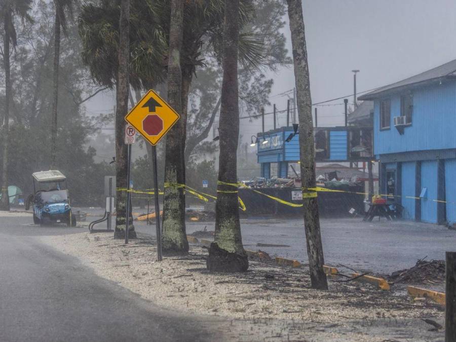 Huracán Milton: imágenes de los primeros daños que está dejando el fenómeno en Florida