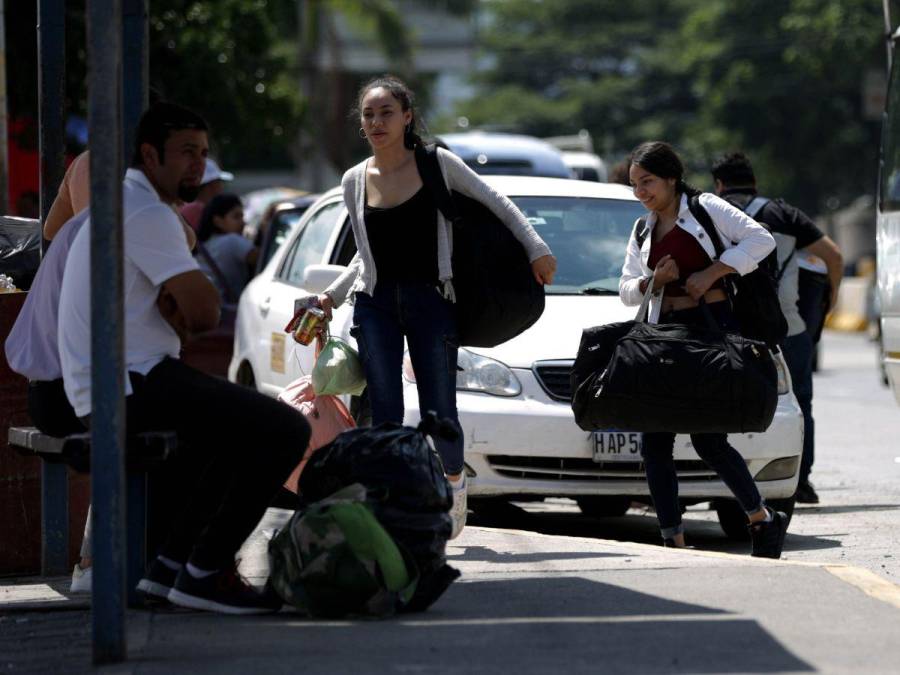 Viajeros regresan a la capital tras disfrutar de la Semana Morazánica 2024