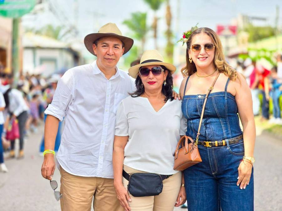 Con bellas floristas y carrozas, Siguatepeque celebra el Festival de las Flores 2024