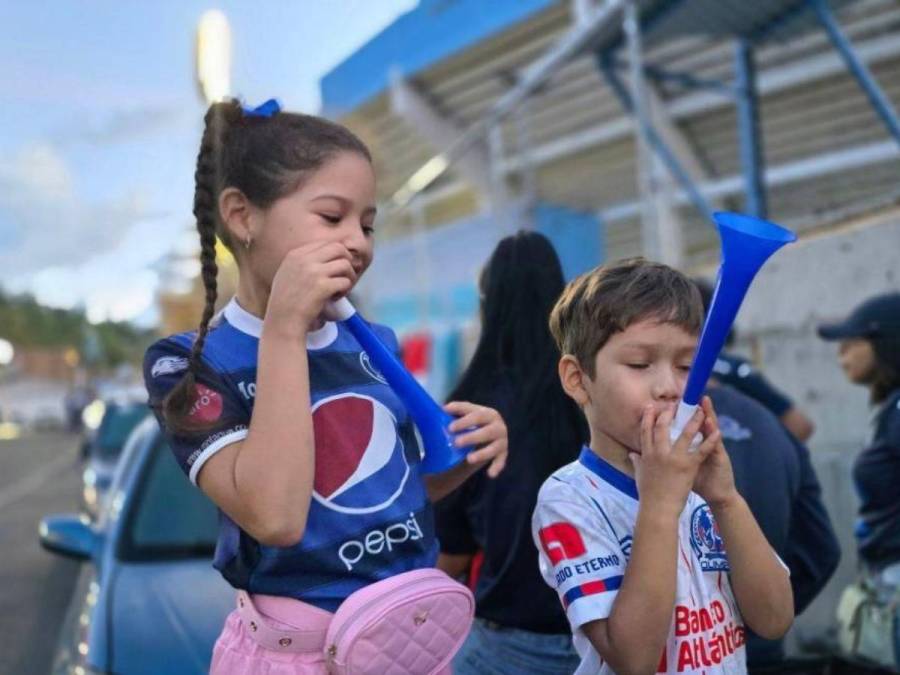 Chicas deslumbran: Ambiente en el Motagua vs Águila por Copa Centroamericana