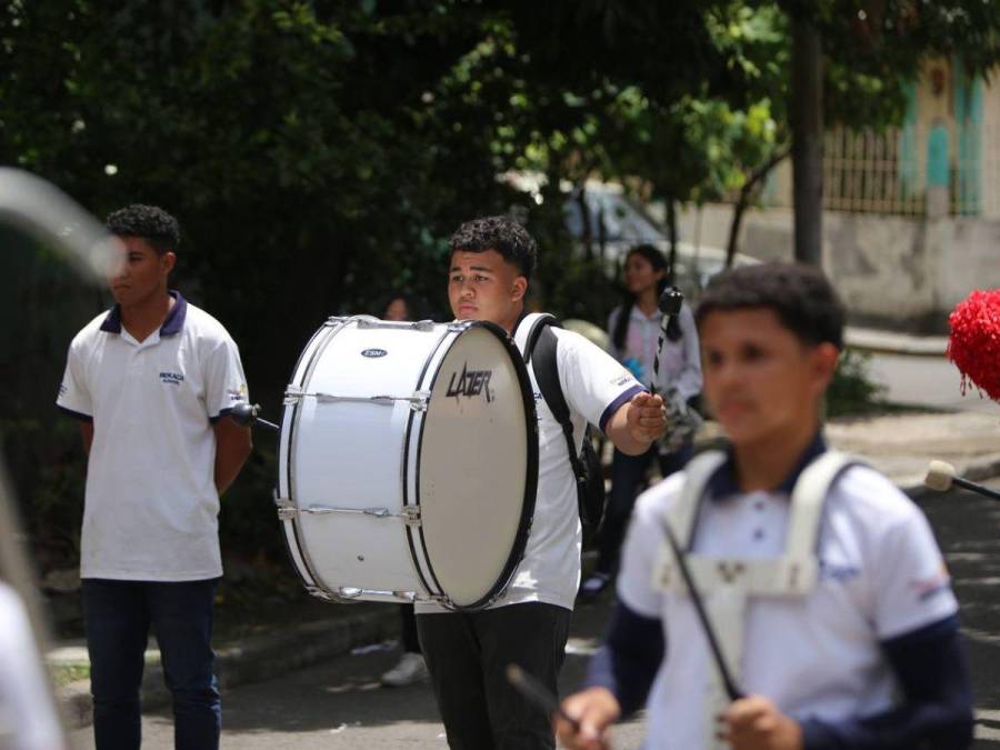 Así se prepara la banda de guerra del Instituto Beraca