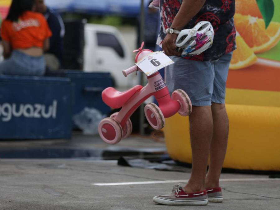 Familias completas dicen presente en la Vuelta Ciclística Infantil de EL HERALDO