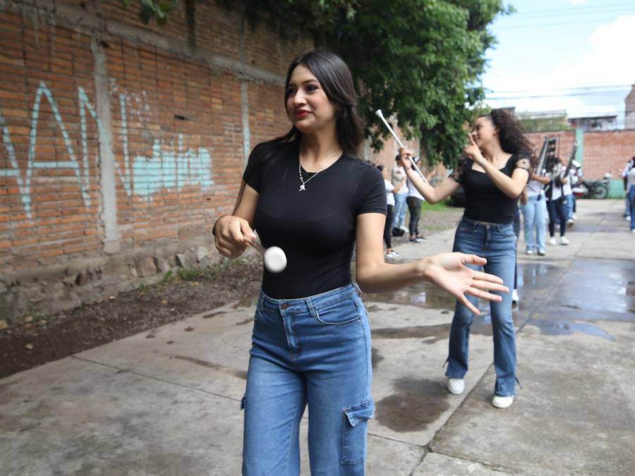 Con elegancia y talento, palillonas del Milla Selva se preparan para los desfiles