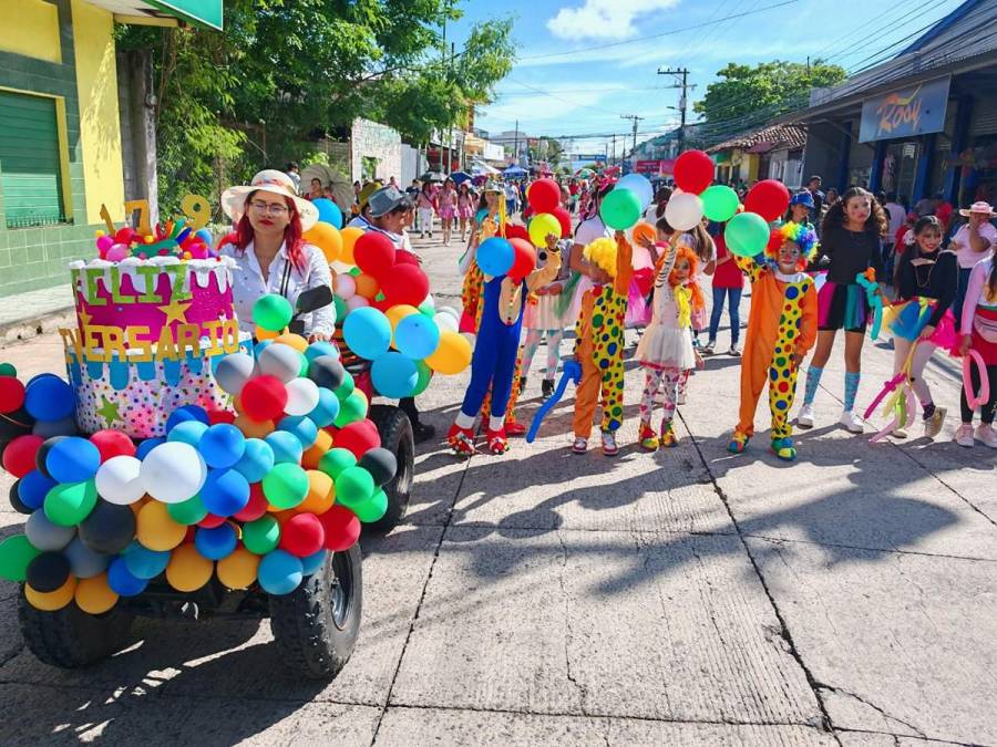 Choluteca celebra su 179 aniversario con colorido desfile y carrozas