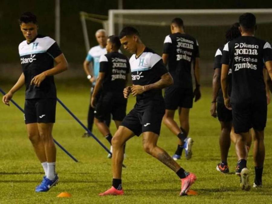 Honduras entrena en Kingston para partido ante Jamaica en Nations League