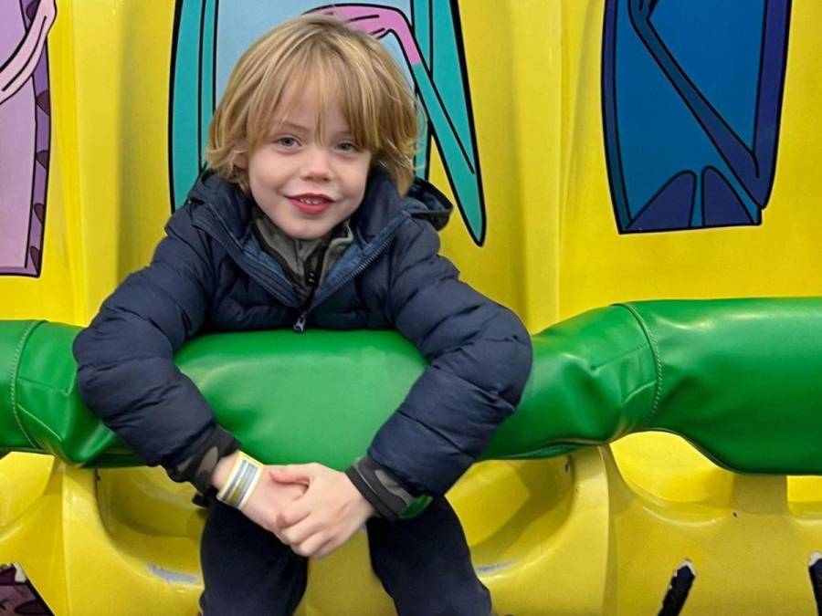 ¿Un nuevo Mick Jagger? El hijo de 7 años del cantante muestra dotes musicales