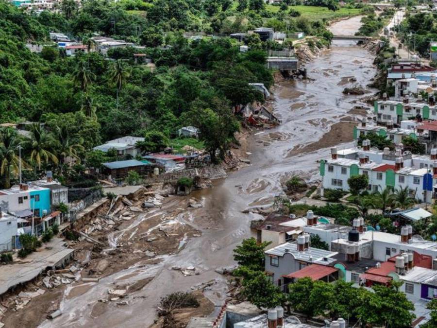 Lluvias del huracán John derrumban casas y sueños de familias en Acapulco, México