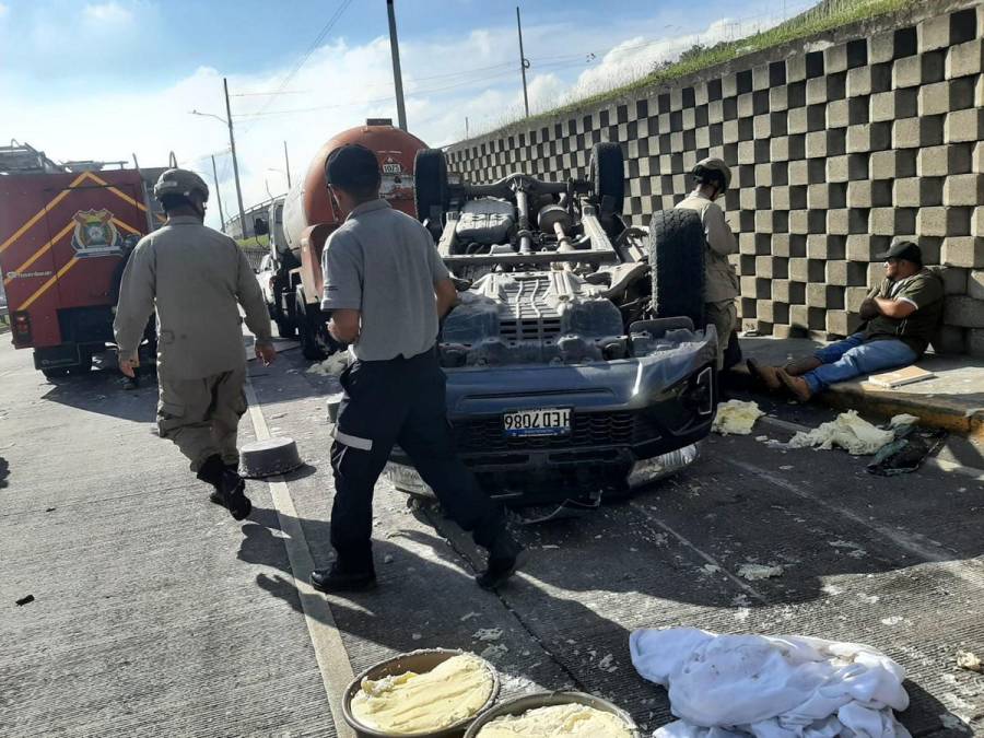 Lesionados y decenas de libras de quesillo tirado: destrozos que dejó accidente en El Carrizal