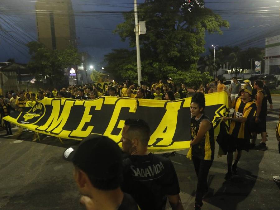 Ambiente de fiesta se vive previo al clásico entre Real España y Marathón