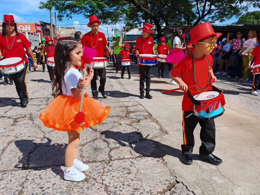 Choluteca celebra su 179 aniversario con colorido desfile y carrozas