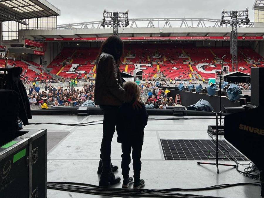 ¿Un nuevo Mick Jagger? El hijo de 7 años del cantante muestra dotes musicales