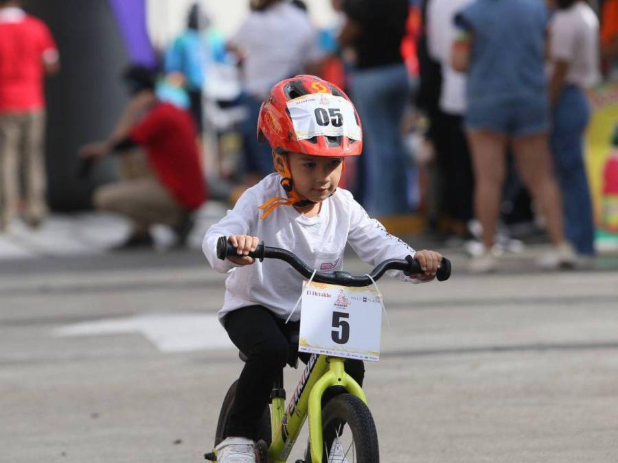 Adorables y veloces: los niños de la categoría de 0 a 4 años de la Vuelta Ciclística Infantil