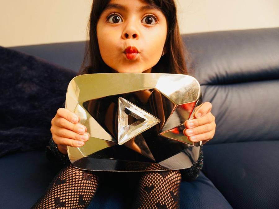 Así es Marie, la youtuber infantil hondureña que logró el diamante de YouTube