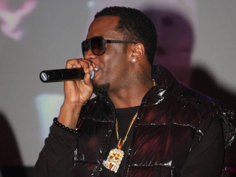 Sean Combs es acusado de violar a una menor frente a “dos famosos”