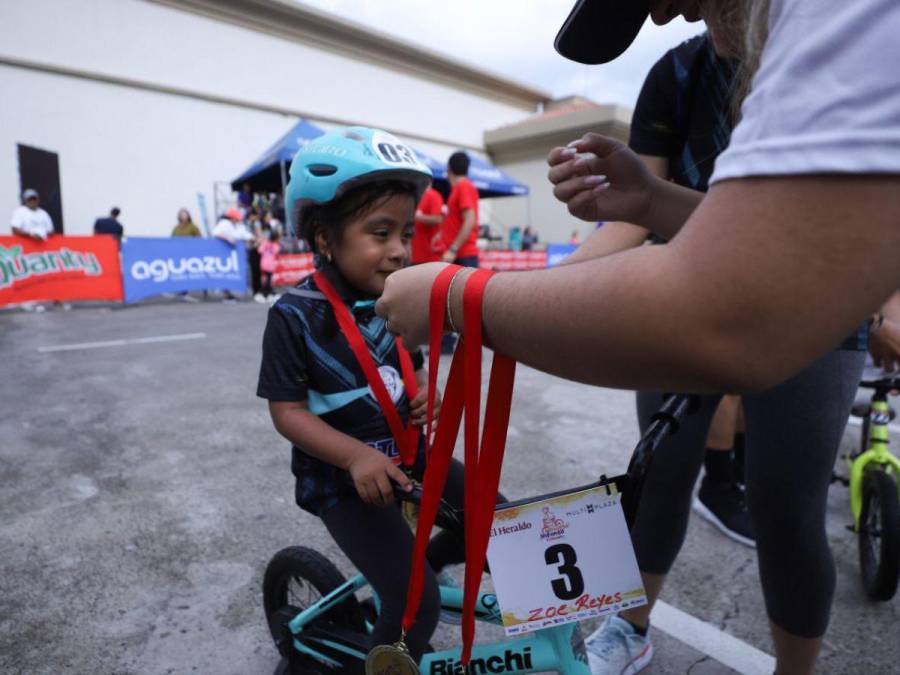 Adorables y veloces: los niños de la categoría de 0 a 4 años de la Vuelta Ciclística Infantil