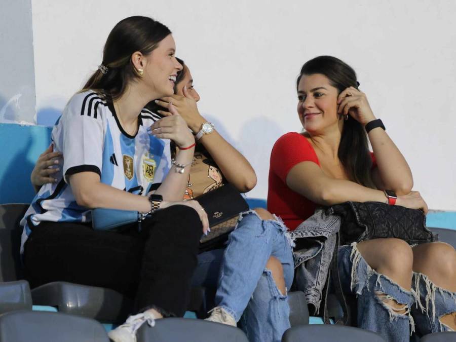 Chicas deslumbran: Ambiente en el Motagua vs Águila por Copa Centroamericana