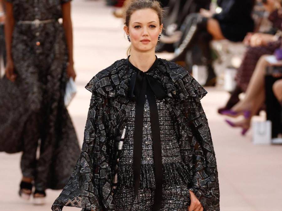 El tweed reina en el desfile de Chanel Primavera-Verano 2025 en el Grand Palais