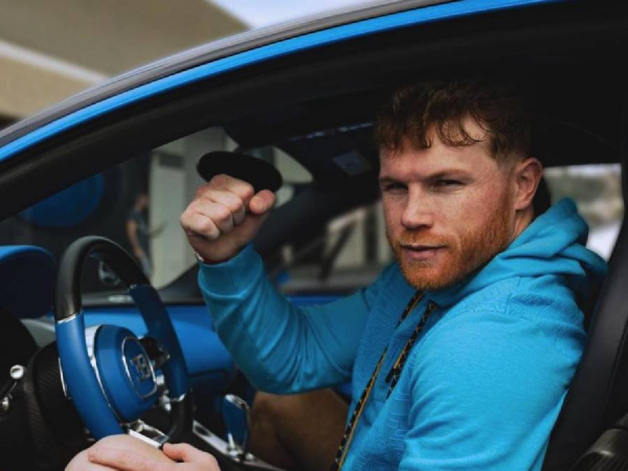 Canelo Álvarez presume su millonaria colección de Ferrari: ¿Cuál es el más caro?