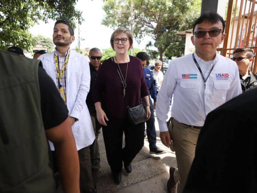 Laura Dogu encabeza inauguración de remodelado centro de salud en colonia San Miguel