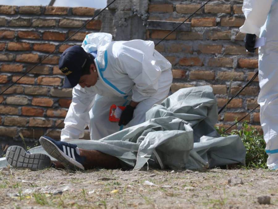 Violenta escena: joven de 19 años asesinado a balazos en colonia Santa Eduviges