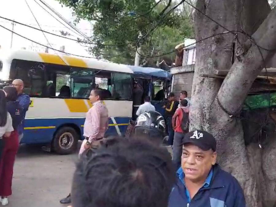 Rostros ensangrentados y cuerpos lesionados: las imágenes que dejó accidente de bus en la capital