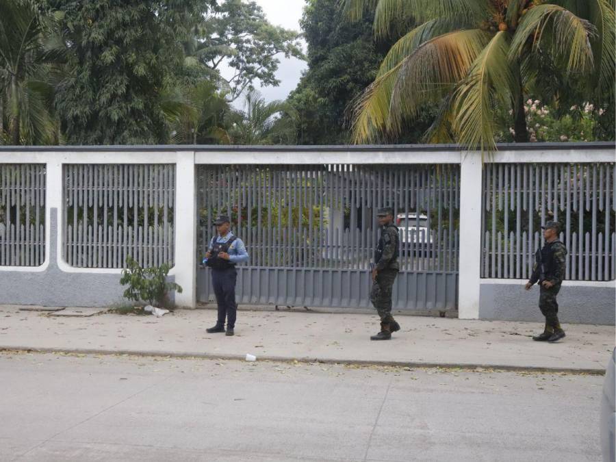 Presencia policial y escepticismo frente a vivienda de Adán Fúnez