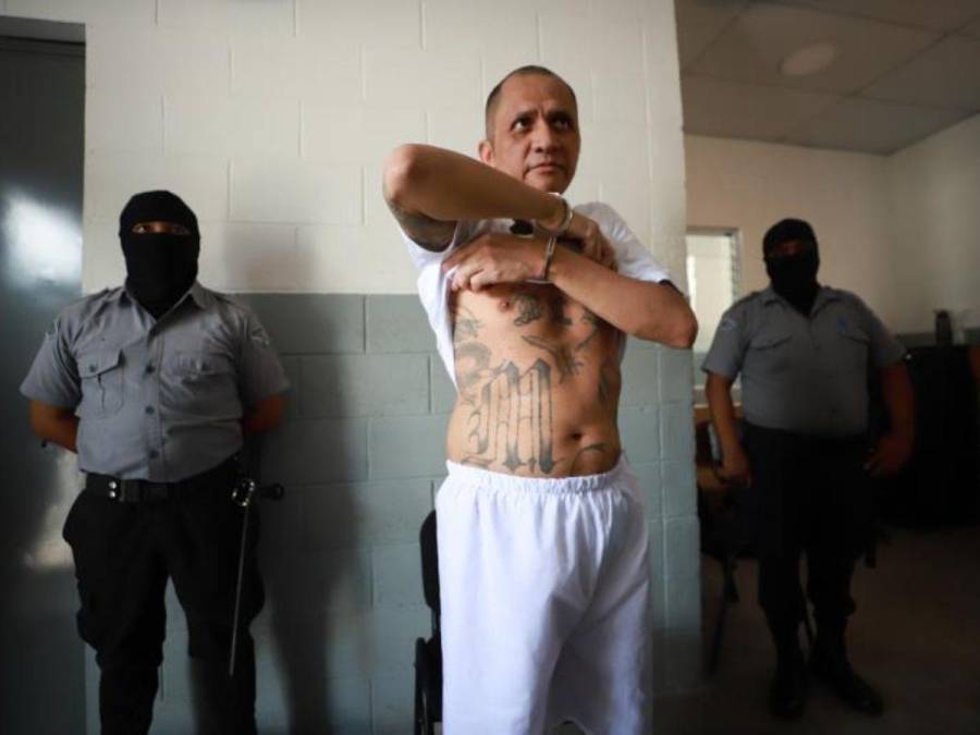 “No deseo que mis hijos sean lo que soy”: Testimonio de “Gufy”, cabecilla de la MS-13 retenido en el Cecot