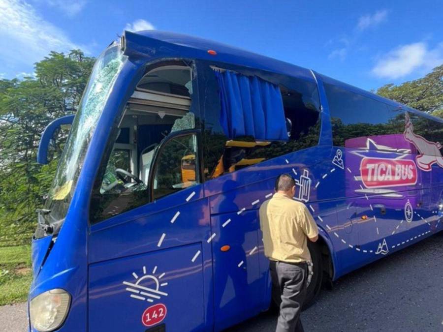 Los destrozos que dejó el choque de buses en Guasaule, Choluteca