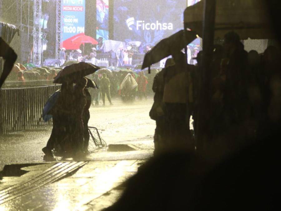 ¡Ritmo y alegría bajo la lluvia! Capitalinos celebran el Carnaval de Tegucigalpa