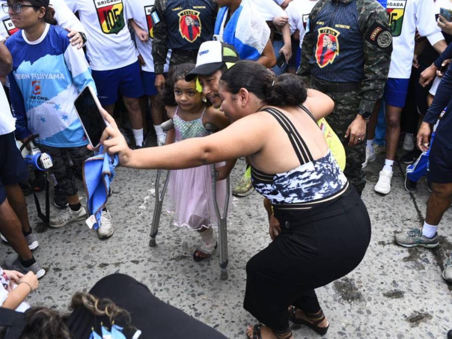 Un mar de sampedranos recibe a Shin Fujiyama, a un paso para la meta final