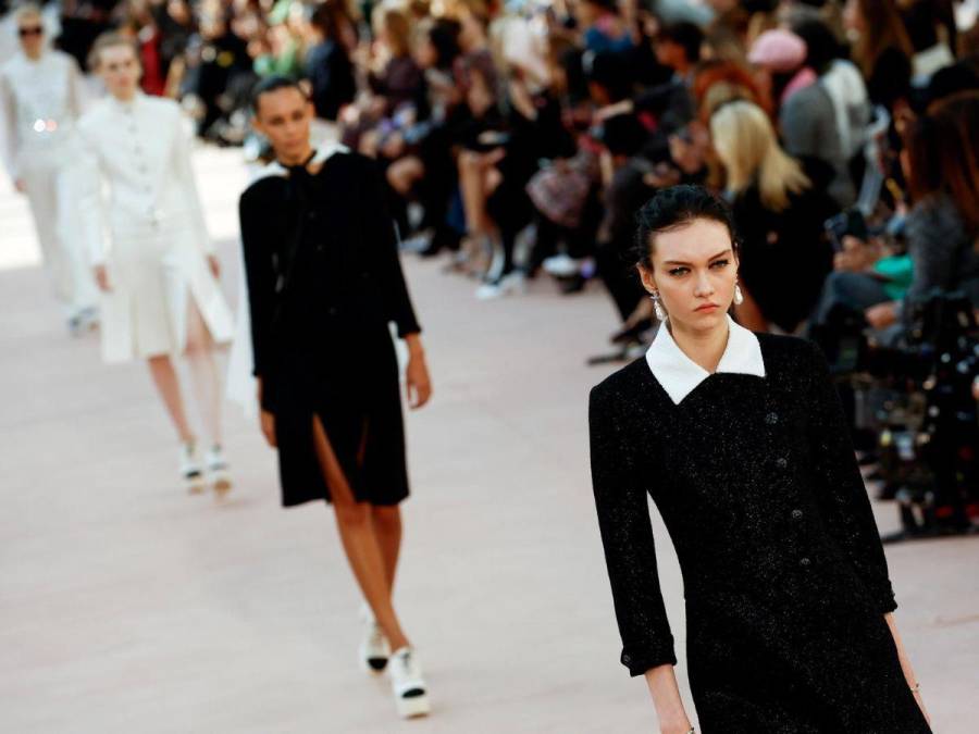 El tweed reina en el desfile de Chanel Primavera-Verano 2025 en el Grand Palais