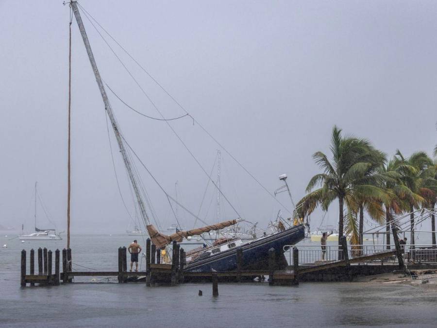 Huracán Milton: imágenes de los primeros daños que está dejando el fenómeno en Florida