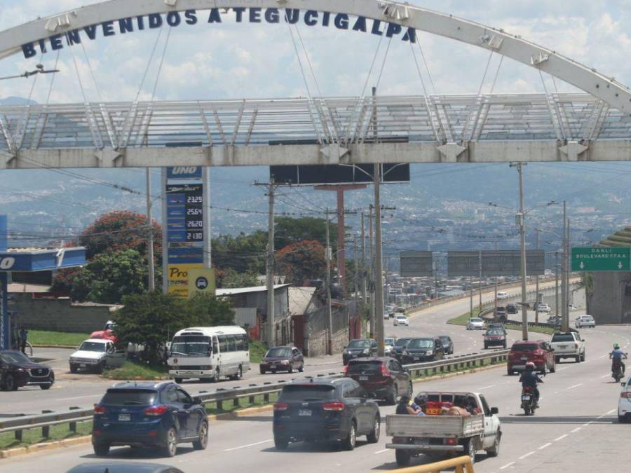 ¡Adiós vacaciones! Vuelven a Tegucigalpa personas que viajaron en Semana Morazánica