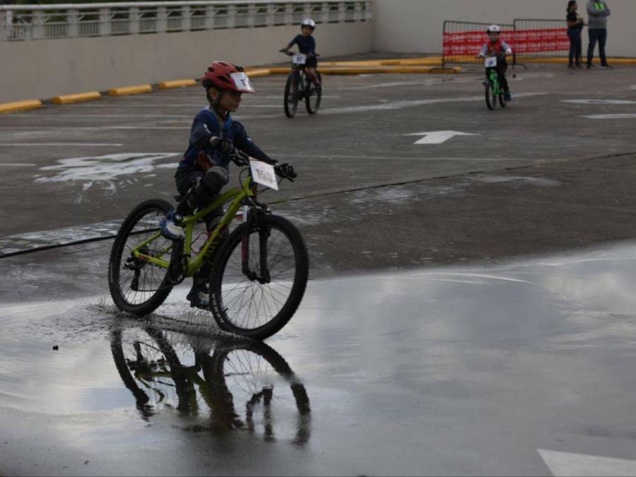 Llenos de emoción y con ganas de ganar: así inició la décima Vuelta Ciclística Infantil