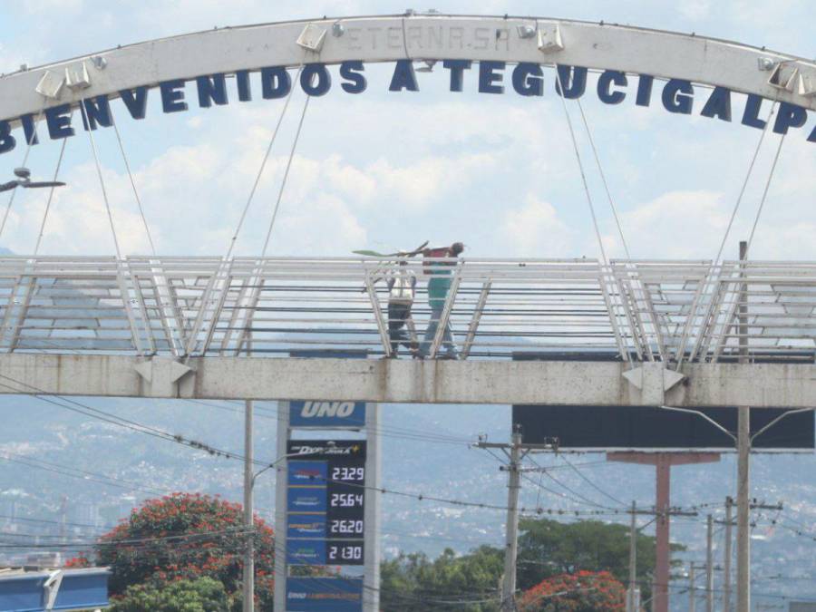 ¡Adiós vacaciones! Vuelven a Tegucigalpa personas que viajaron en Semana Morazánica