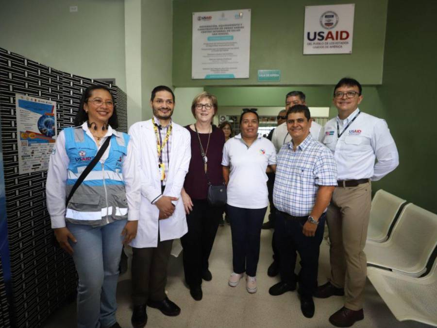 Laura Dogu encabeza inauguración de remodelado centro de salud en colonia San Miguel