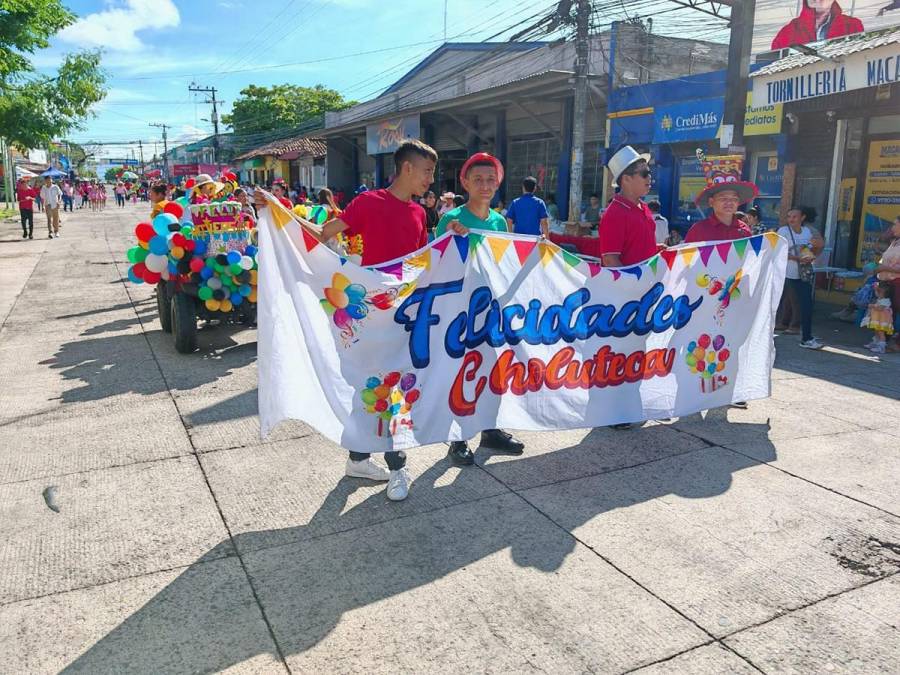 Choluteca celebra su 179 aniversario con colorido desfile y carrozas