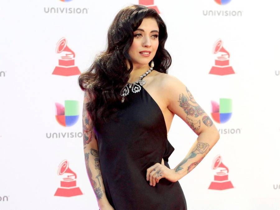 Mon Laferte desaprueba la “cacería mediática que se convierte en apedreamiento”