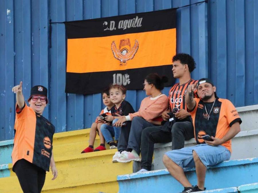 Chicas deslumbran: Ambiente en el Motagua vs Águila por Copa Centroamericana