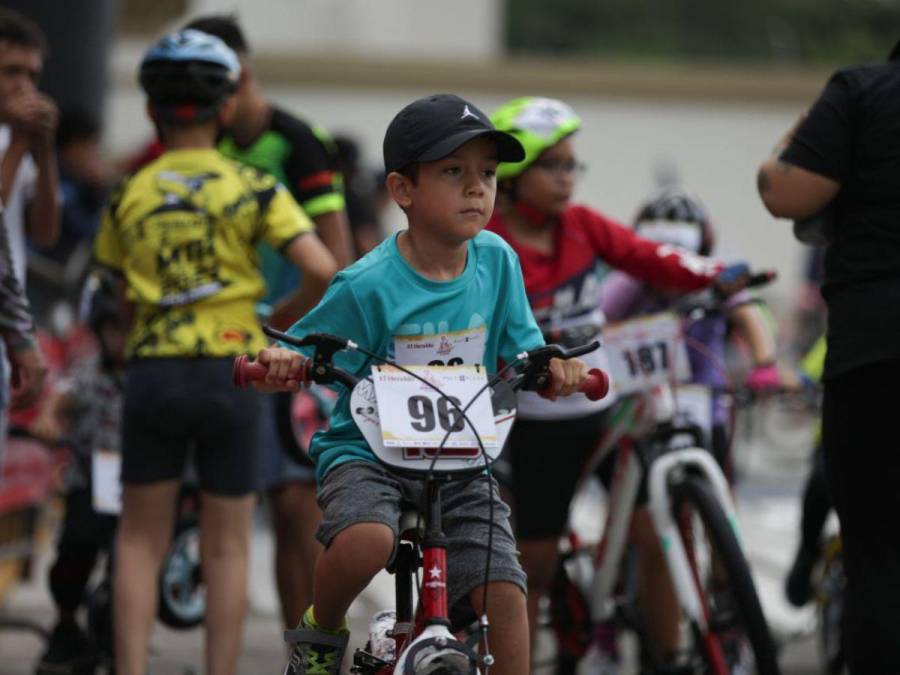 Llenos de emoción y con ganas de ganar: así inició la décima Vuelta Ciclística Infantil