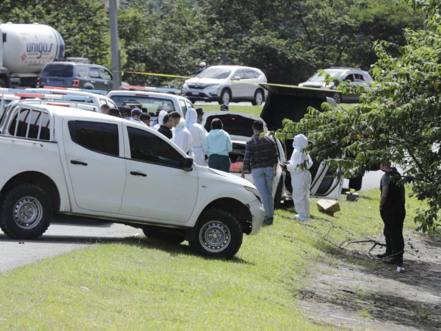 Dentro de una cajuela y cubierto sus rostros: así encontraron a jóvenes muertos en CA-5