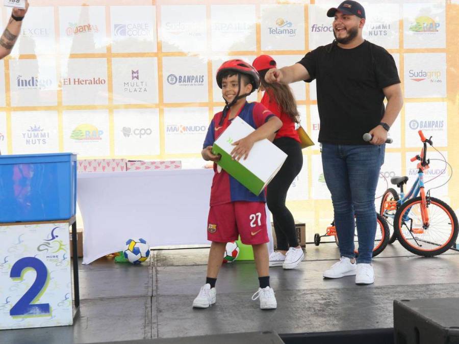 Momento de gloria: Así fue la entrega de premios a los ganadores de la Vuelta Ciclística Infantil 2024